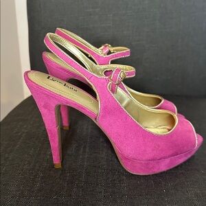 Limelight Size 8 Faux Suede Vibrant Pink and Gold Heels